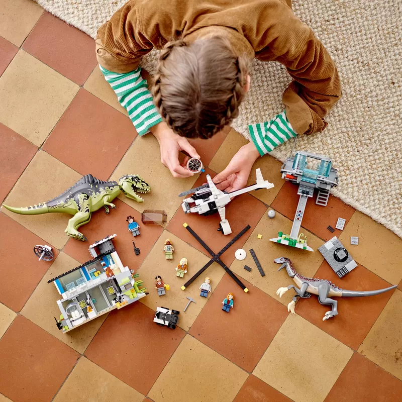 - JURASSIC WORLD GIGANOTOSAURUS & THERIZINOSAURUS ATTACK 76949