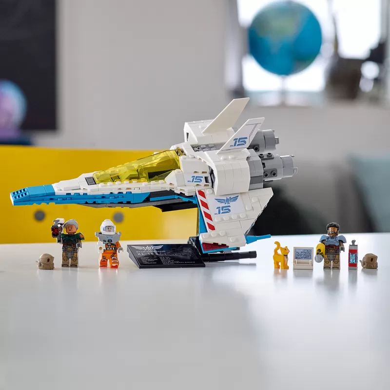 - 76832 - PIXAR LIGHTYEAR XL-15 SPACESHIP