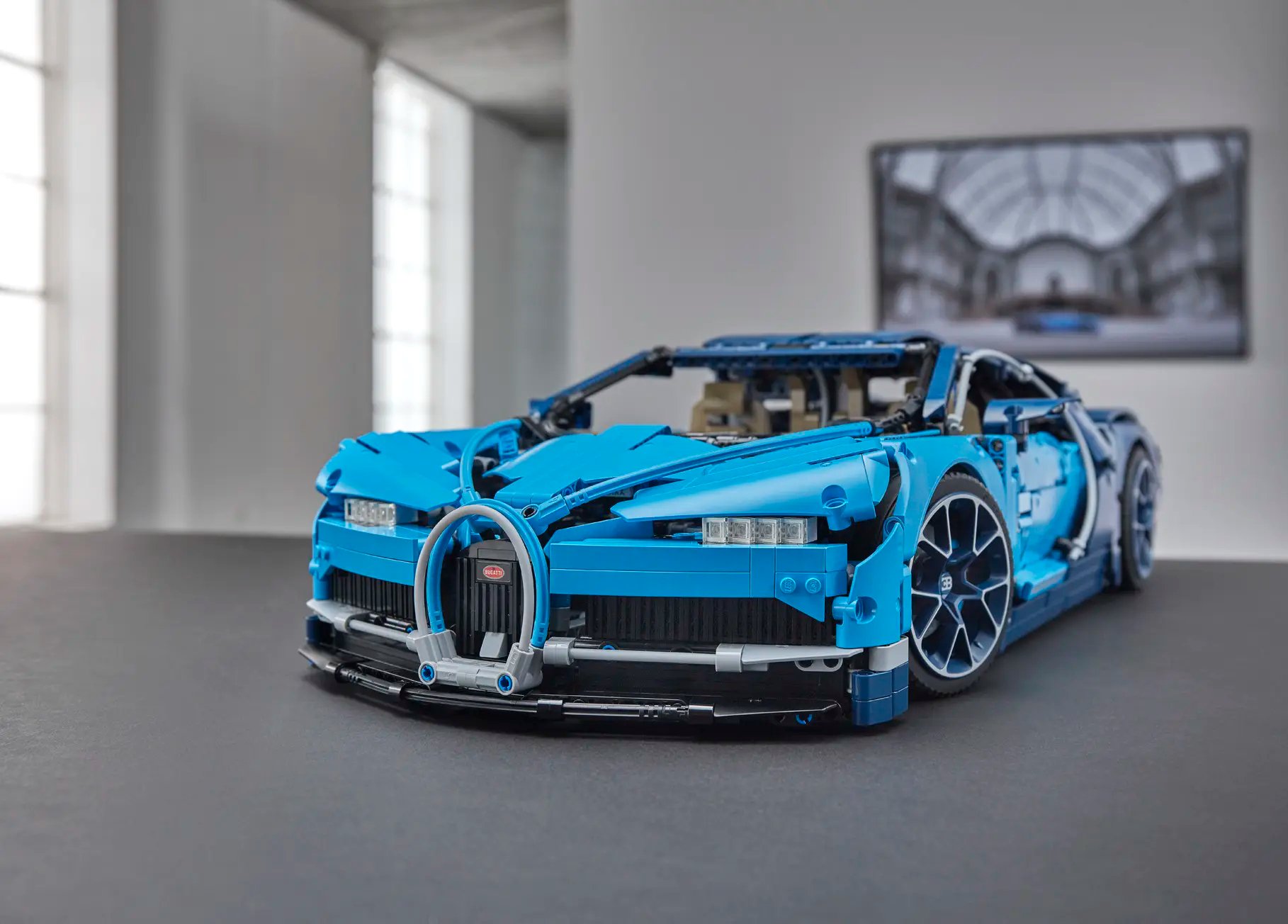 Bugatti Chiron 42083