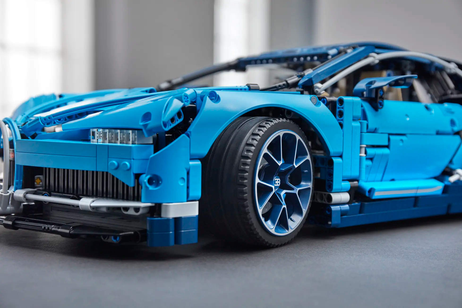 Bugatti Chiron 42083