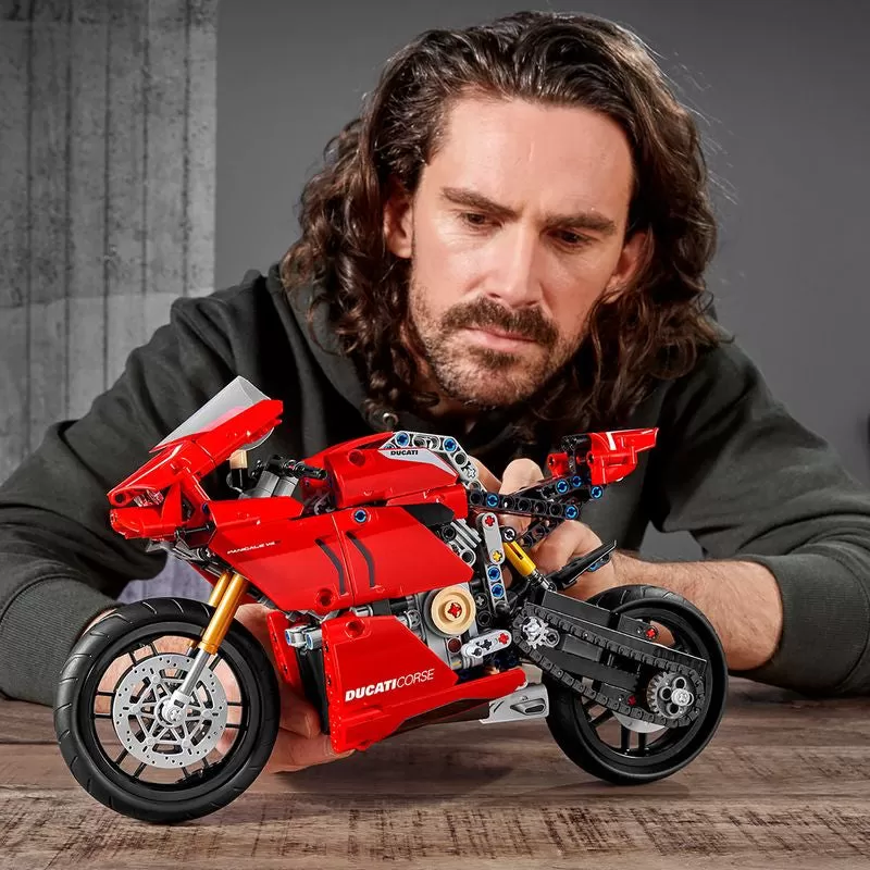 - 42107 TECHNIC DUCATI PANIGALE V4 R
