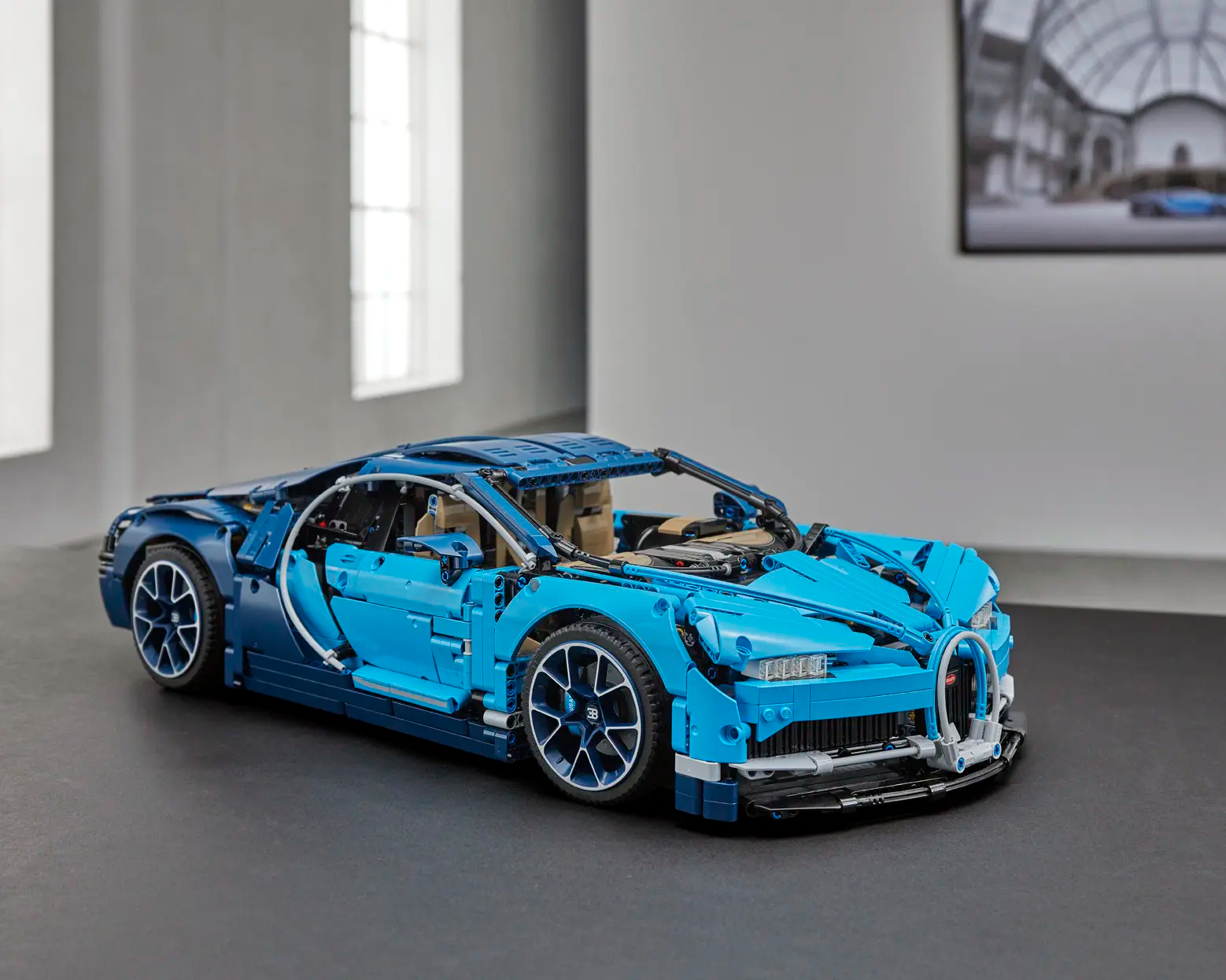 Bugatti Chiron 42083