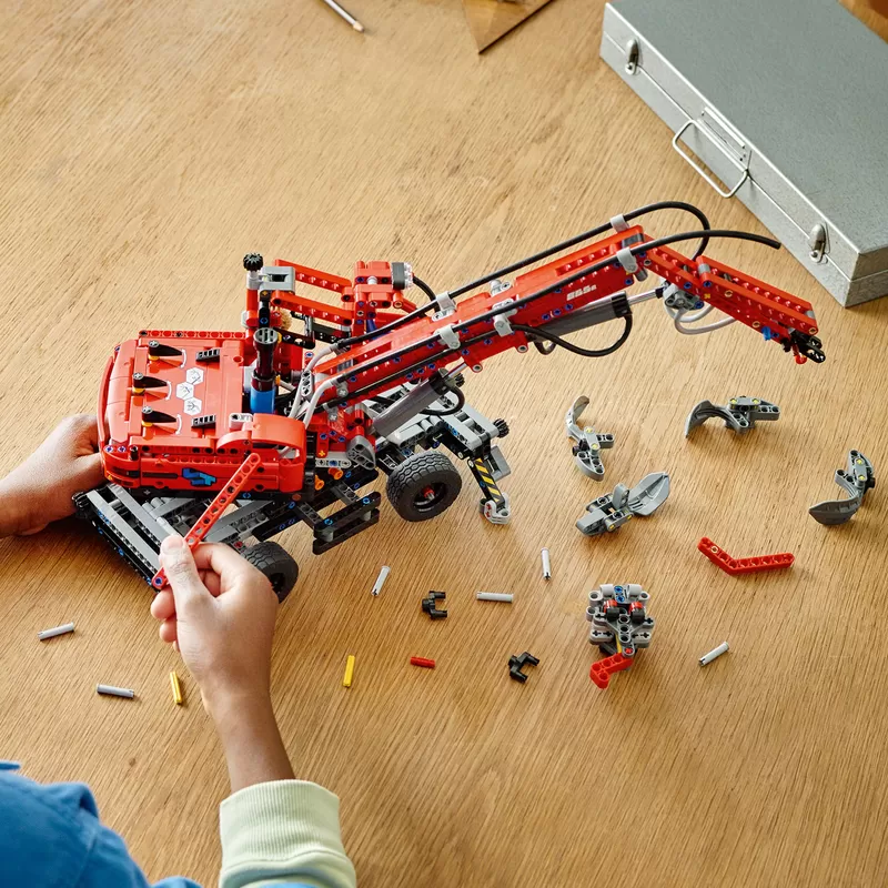 - 42144 TECHNIC MATERIAL HANDLER