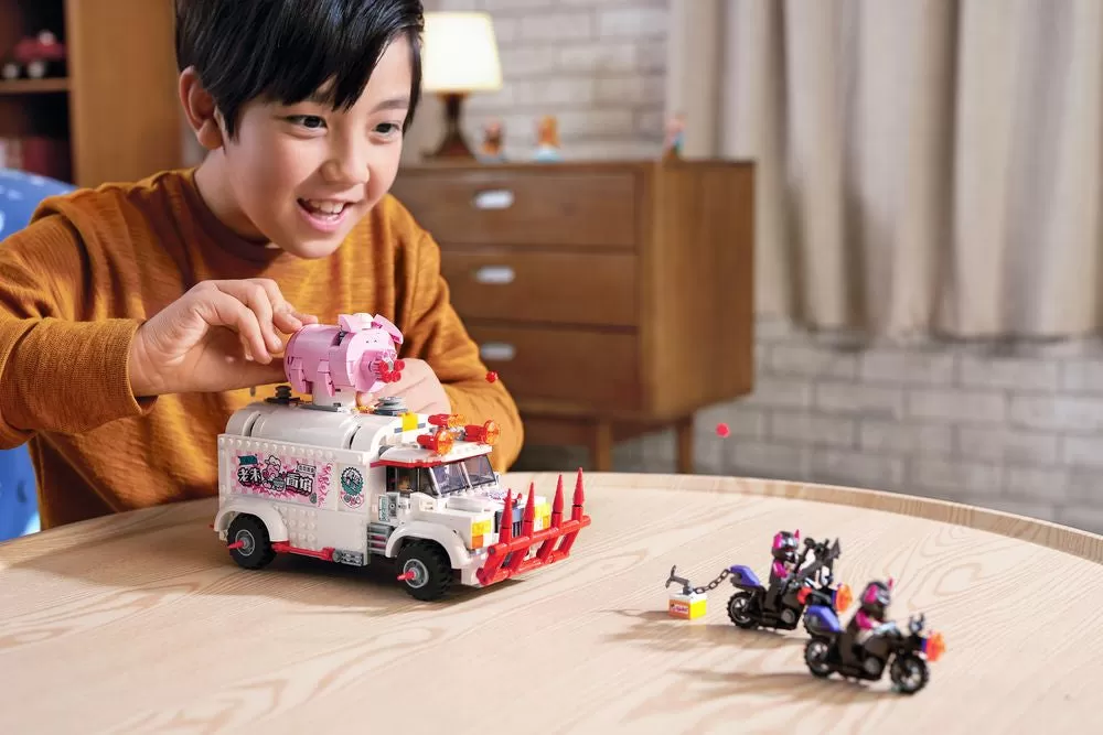 - 80009 MONKIE KID PIGSY'S FOOD TRUCK