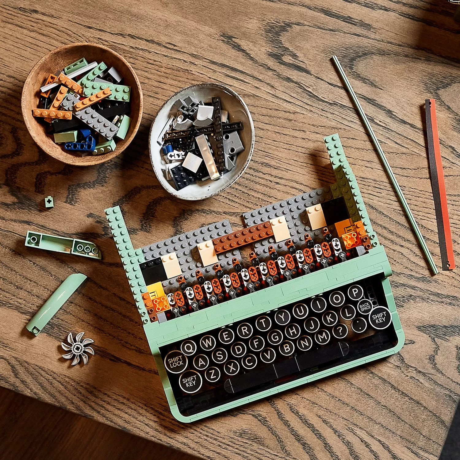 - 21327 - IDEAS TYPEWRITER