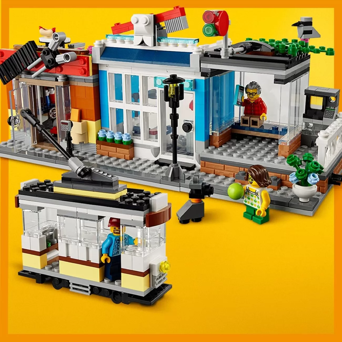 - 31097 CREATOR TOWNHOUSE PET SHOP AND CAFE