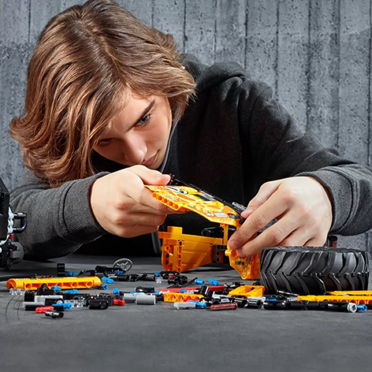 - 42099 TECHNIC 4X4 X-TREME OFF ROADER
