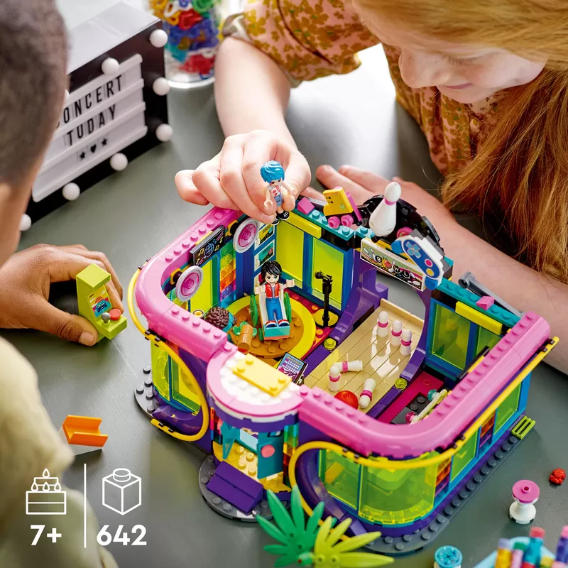 41708 FRIENDS ROLLER DISCO ARCADE