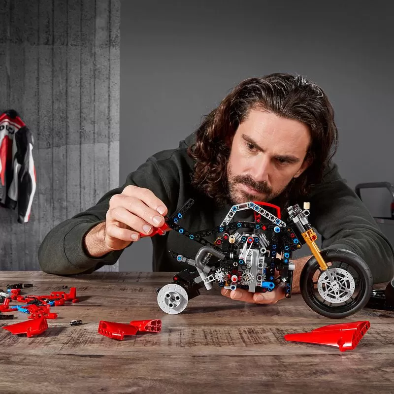 - 42107 TECHNIC DUCATI PANIGALE V4 R
