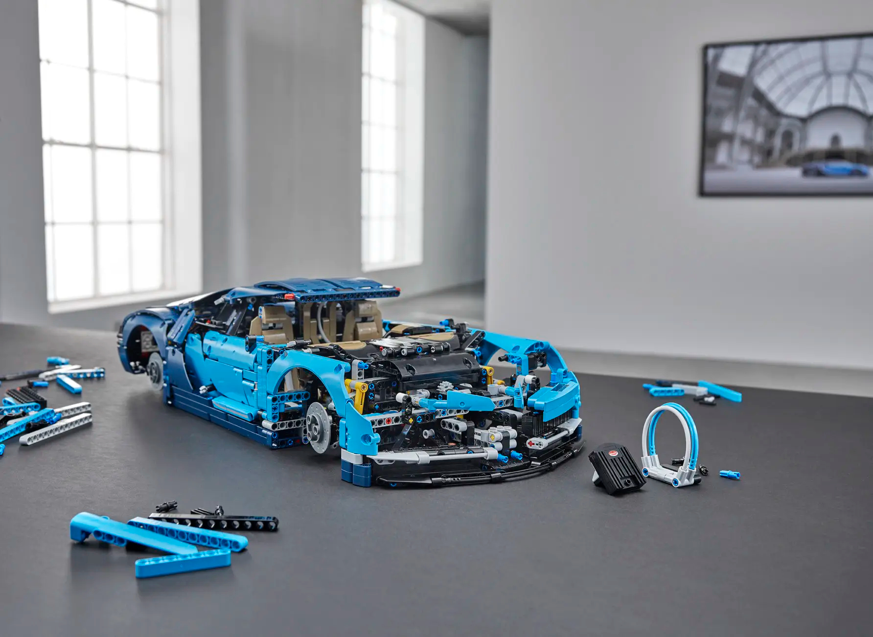Bugatti Chiron 42083