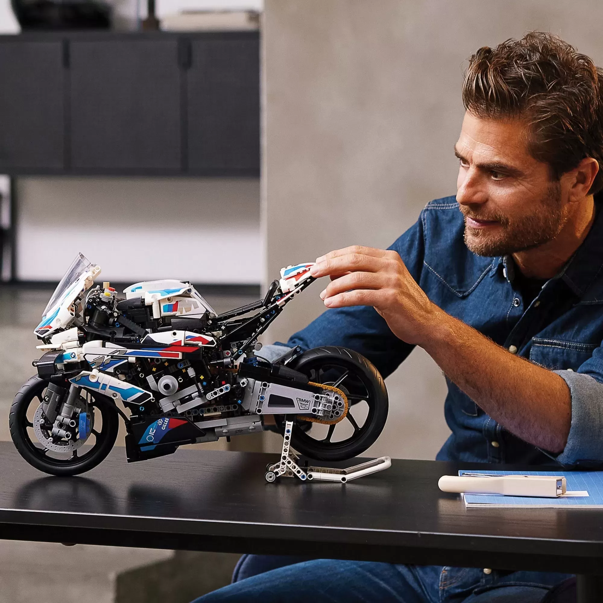 ® TechnicTM BMW M 1000 RR