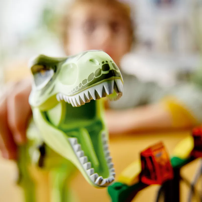 - 76944 JURASSIC WORLD T.REX DINOSAUR BREAKOUT