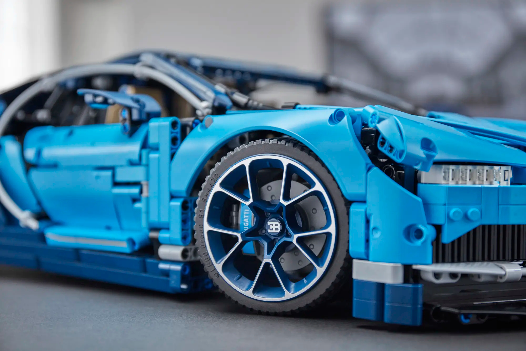 Bugatti Chiron 42083