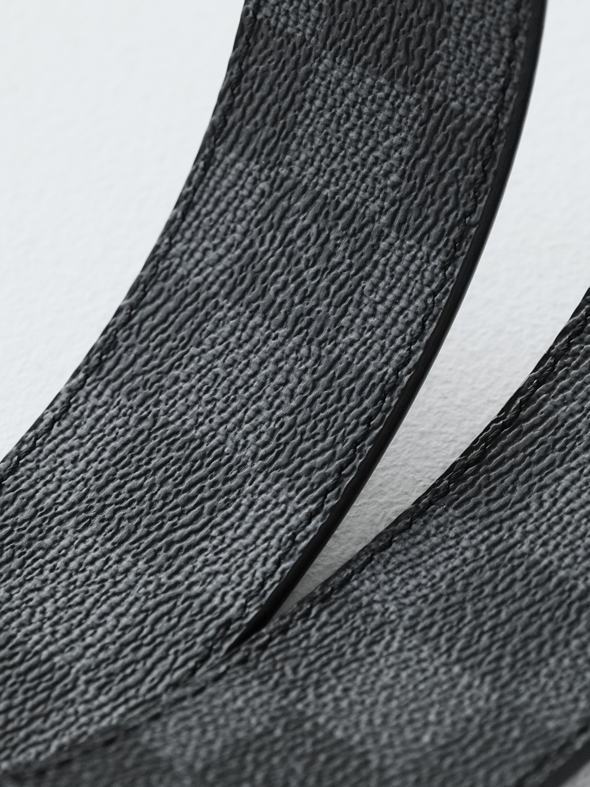 Men's double-sided belt width 4 cm.