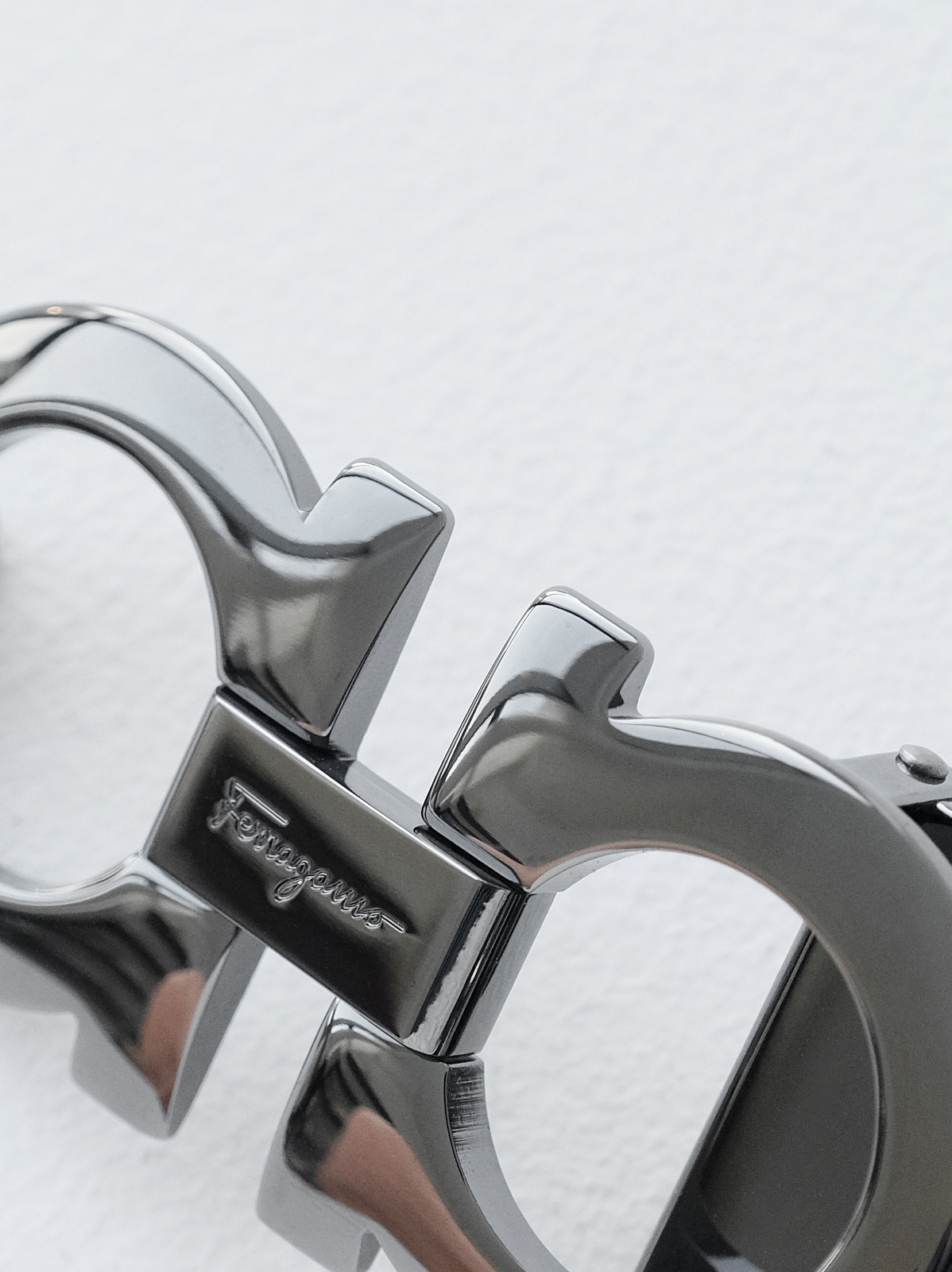 Ferragamo Muliang gun color buckle