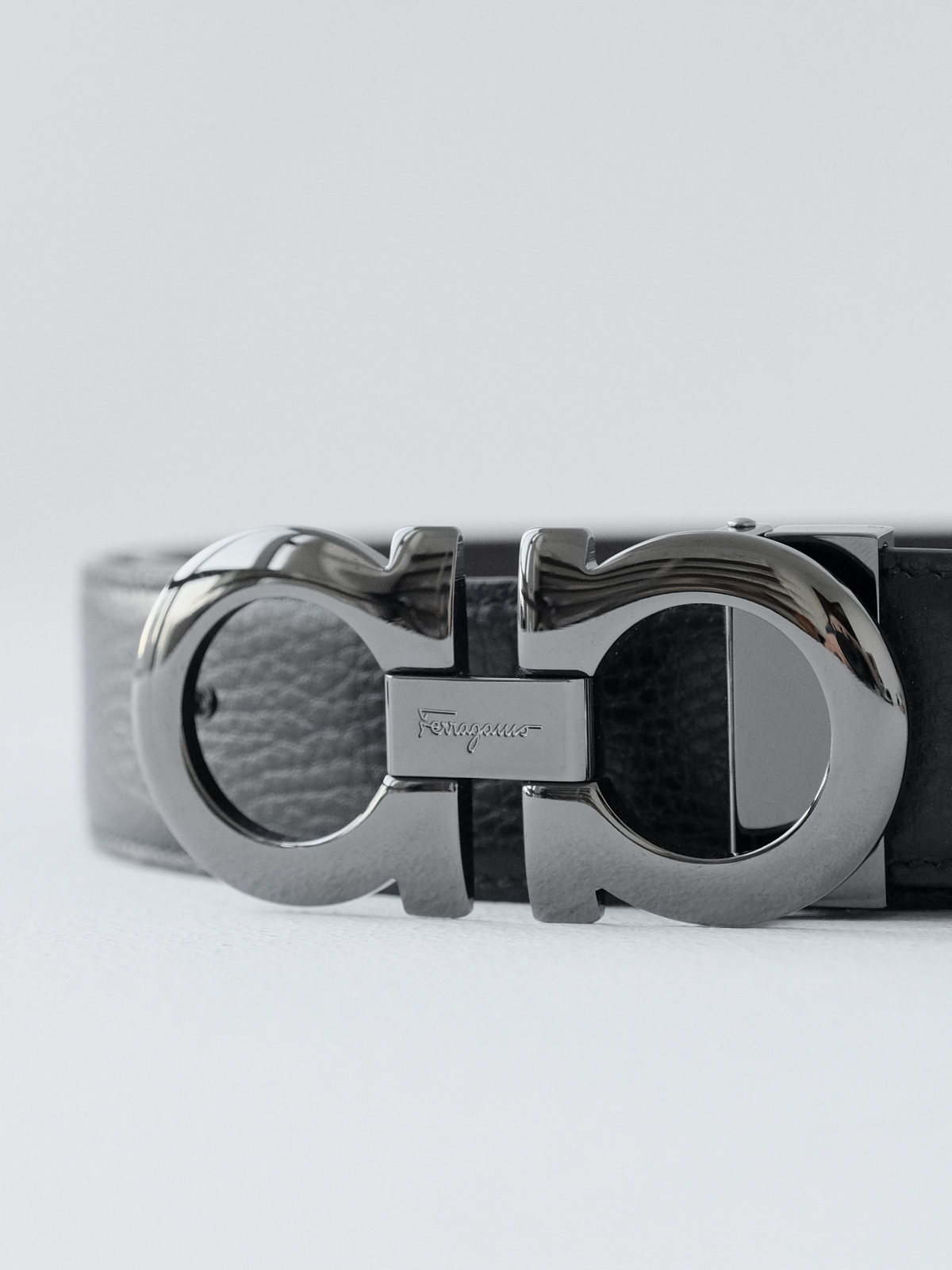 Ferragamo Muliang gun color buckle