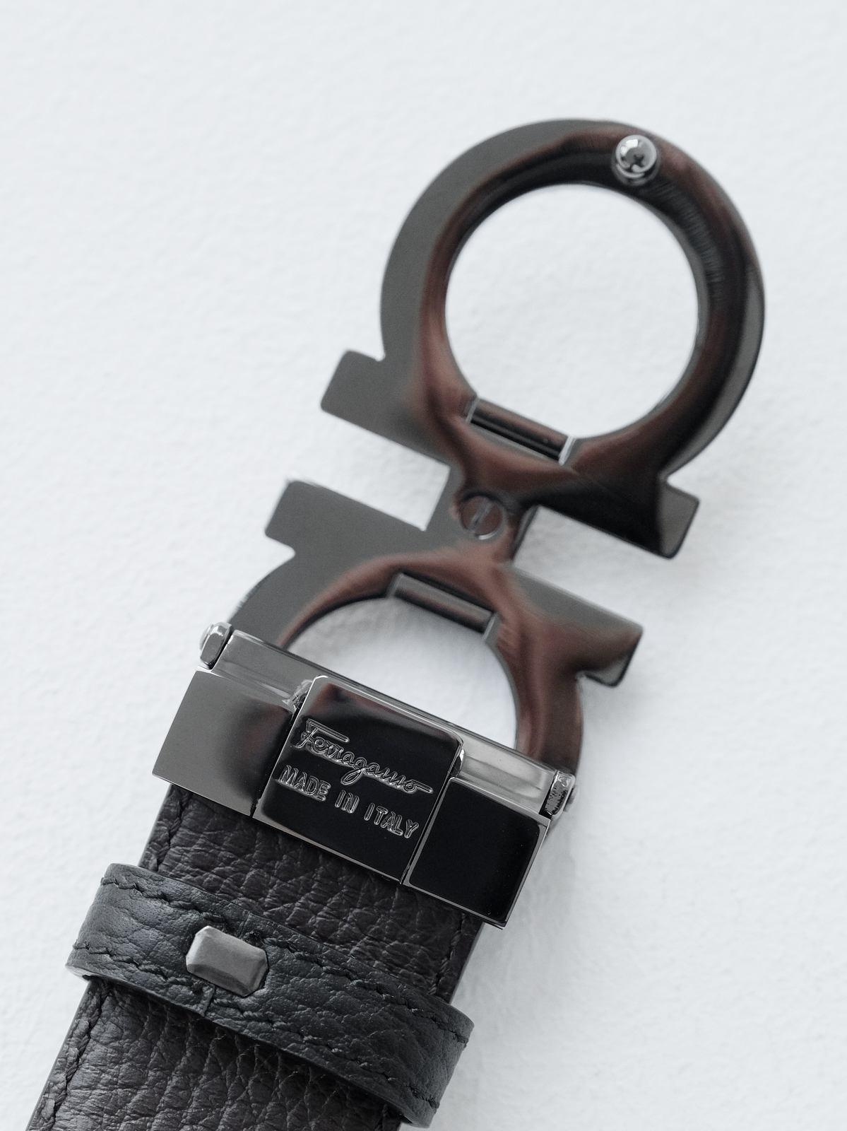 Ferragamo Muliang gun color buckle