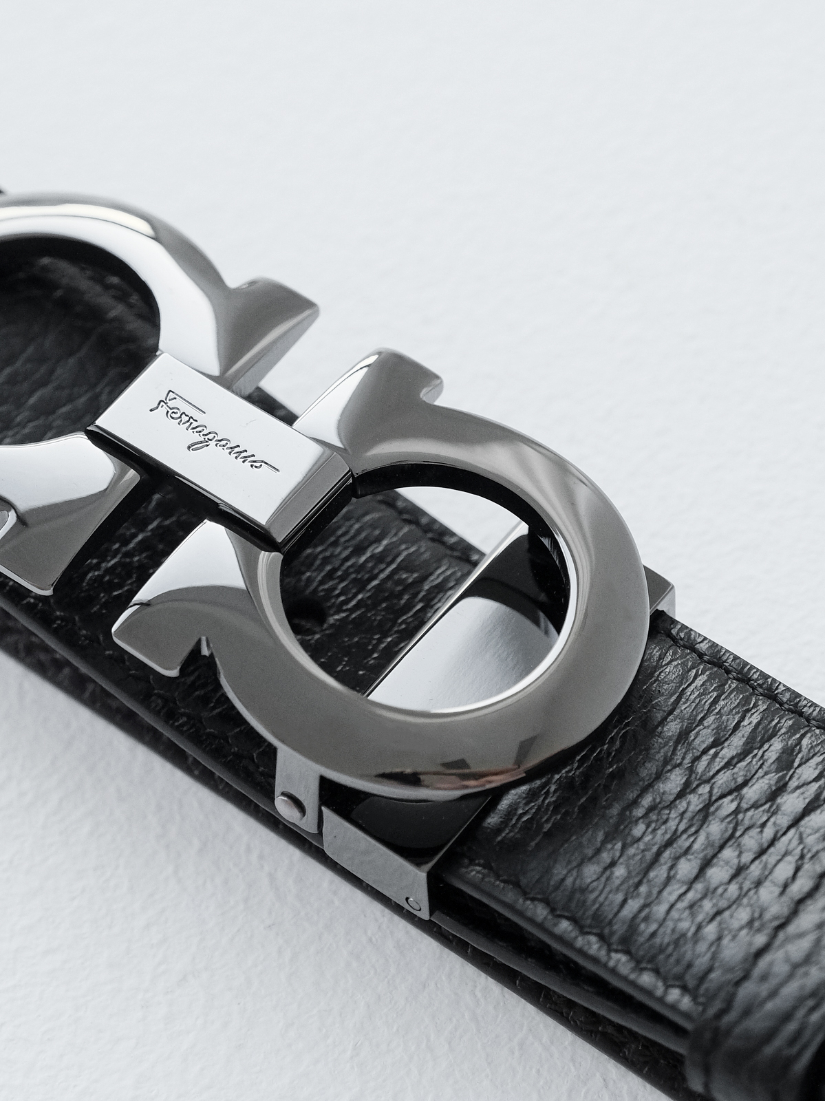 Ferragamo Muliang gun color buckle