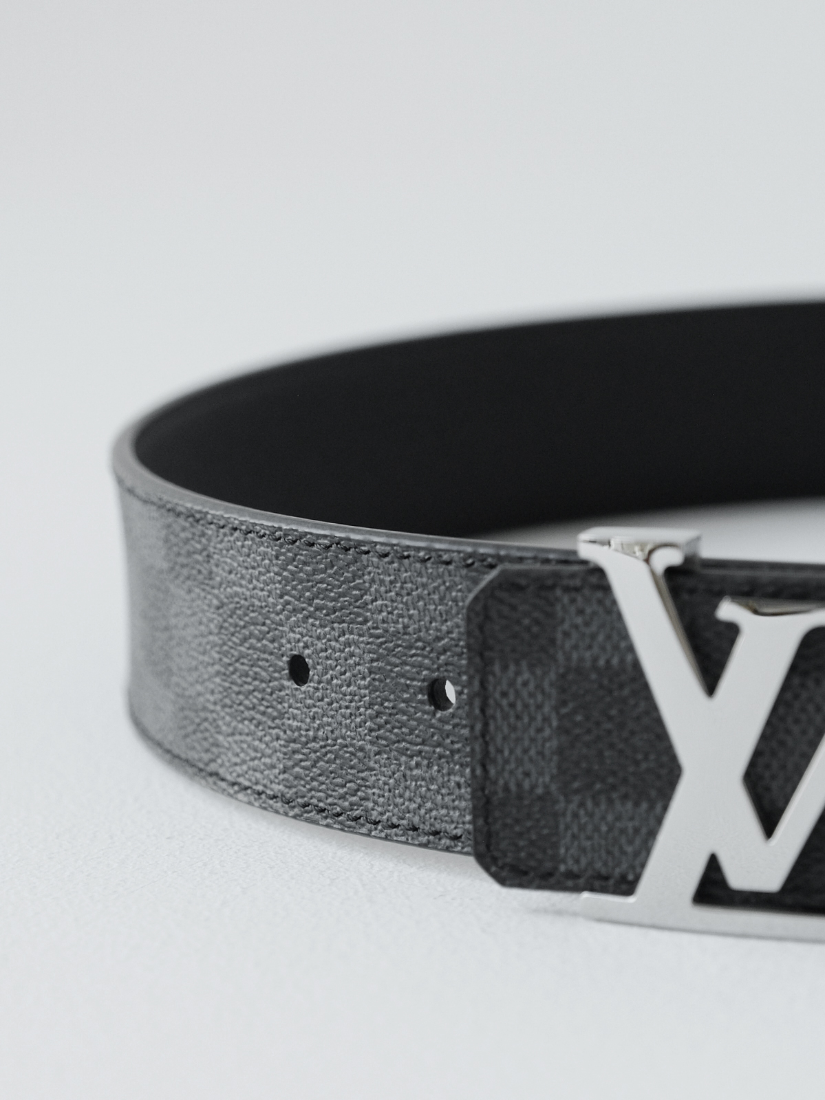 Men's double-sided belt width 4 cm.