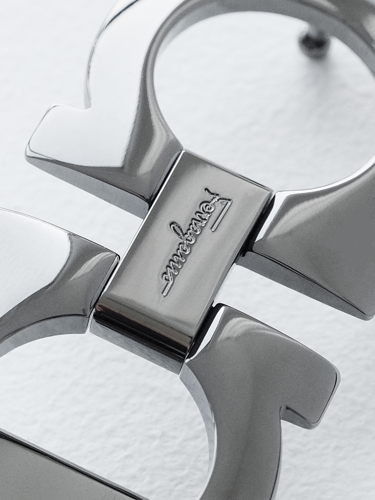 Ferragamo Muliang gun color buckle