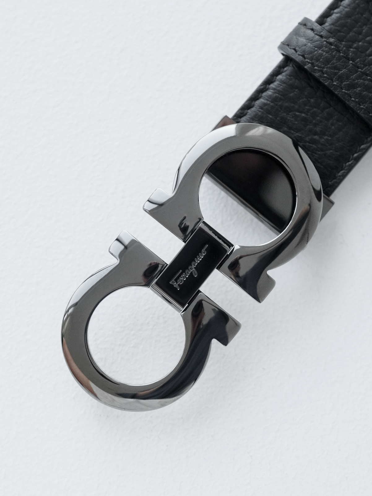 Ferragamo Muliang gun color buckle