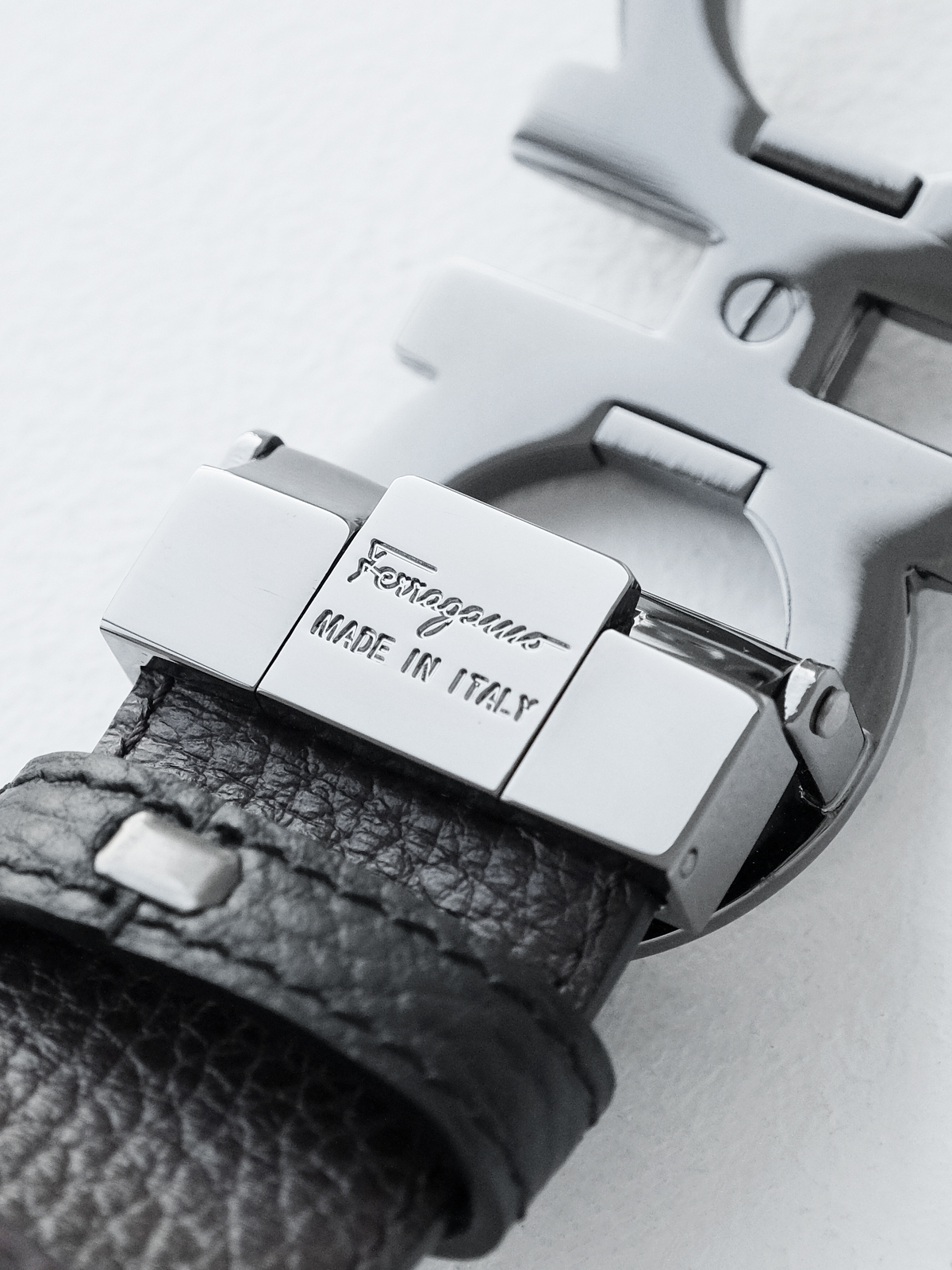 Ferragamo Muliang gun color buckle