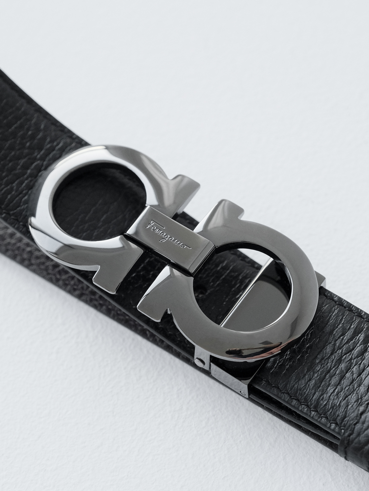 Ferragamo Muliang gun color buckle