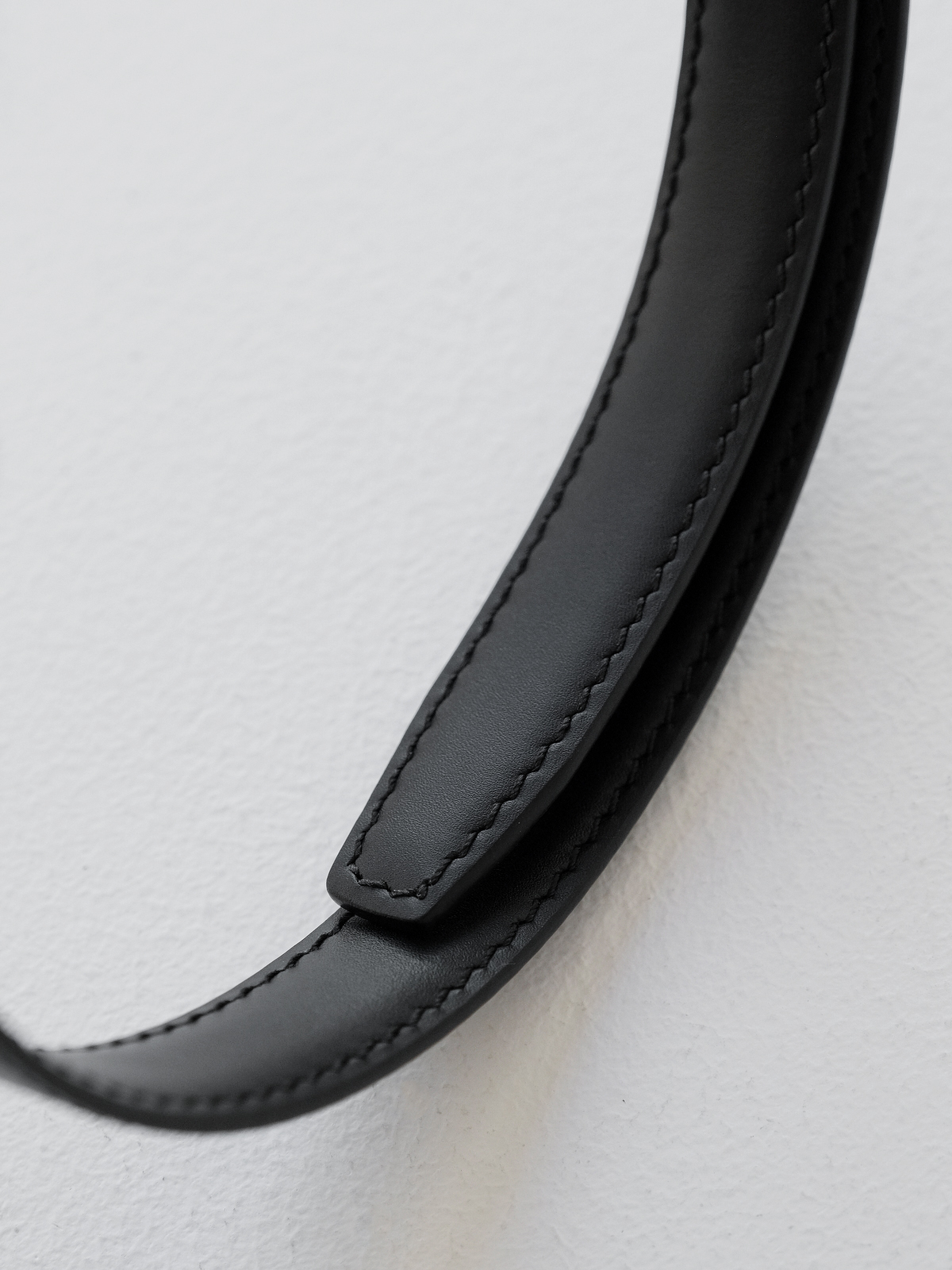 CELIN*ETRIOMPHE Arc de Triomphe cow leather belt with black gold buckle for men and women.