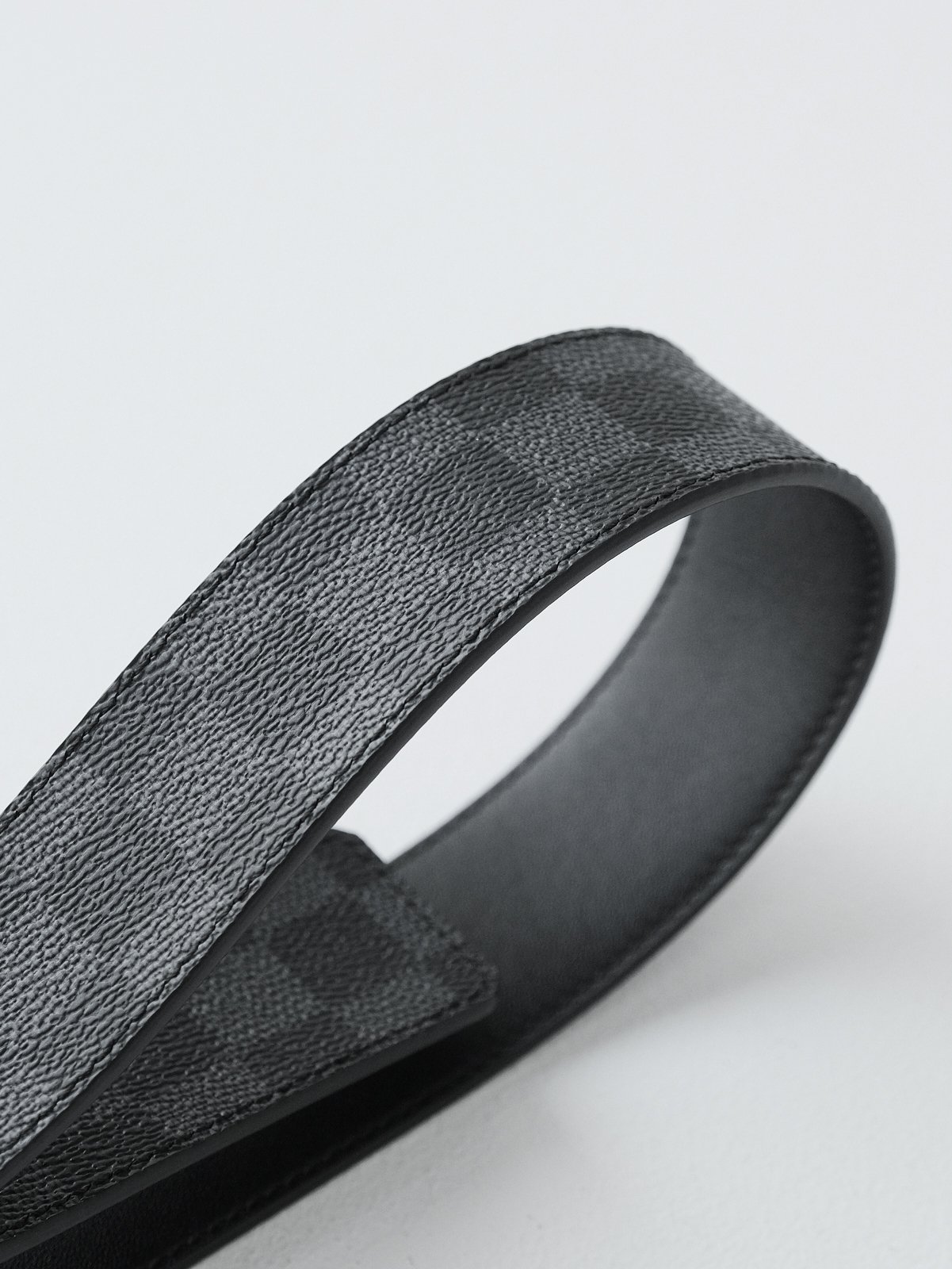 Men's double-sided belt width 4 cm.