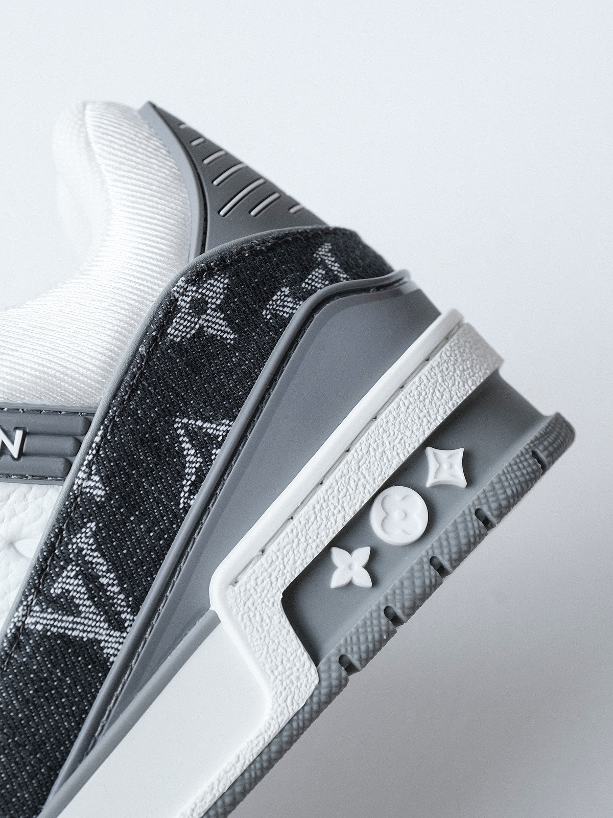 LV trainer Denmark's new/new color matching denim grey sneakers