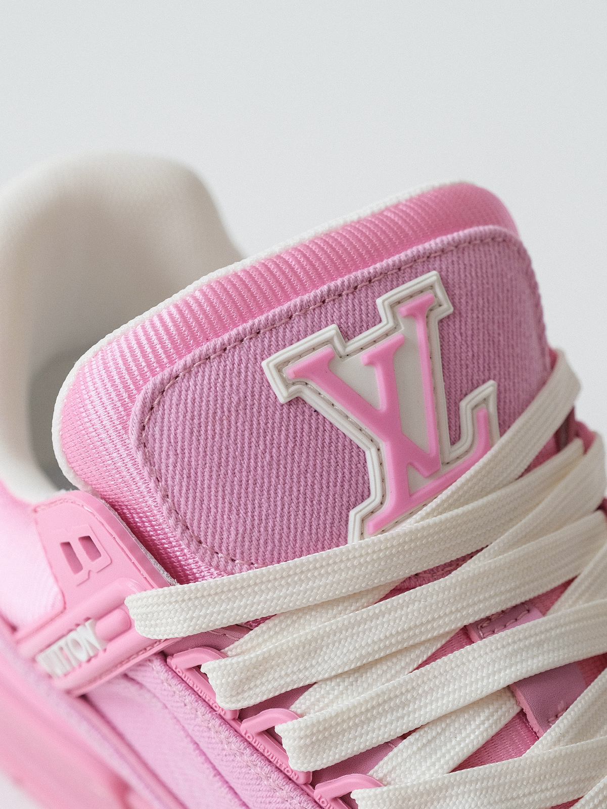 LOUIS VUITTON Trainer cow leather ladies pink.