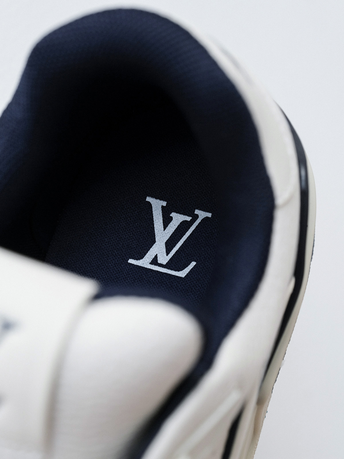 LV trainer Denmark New/New Color Matching Navy Blue with White