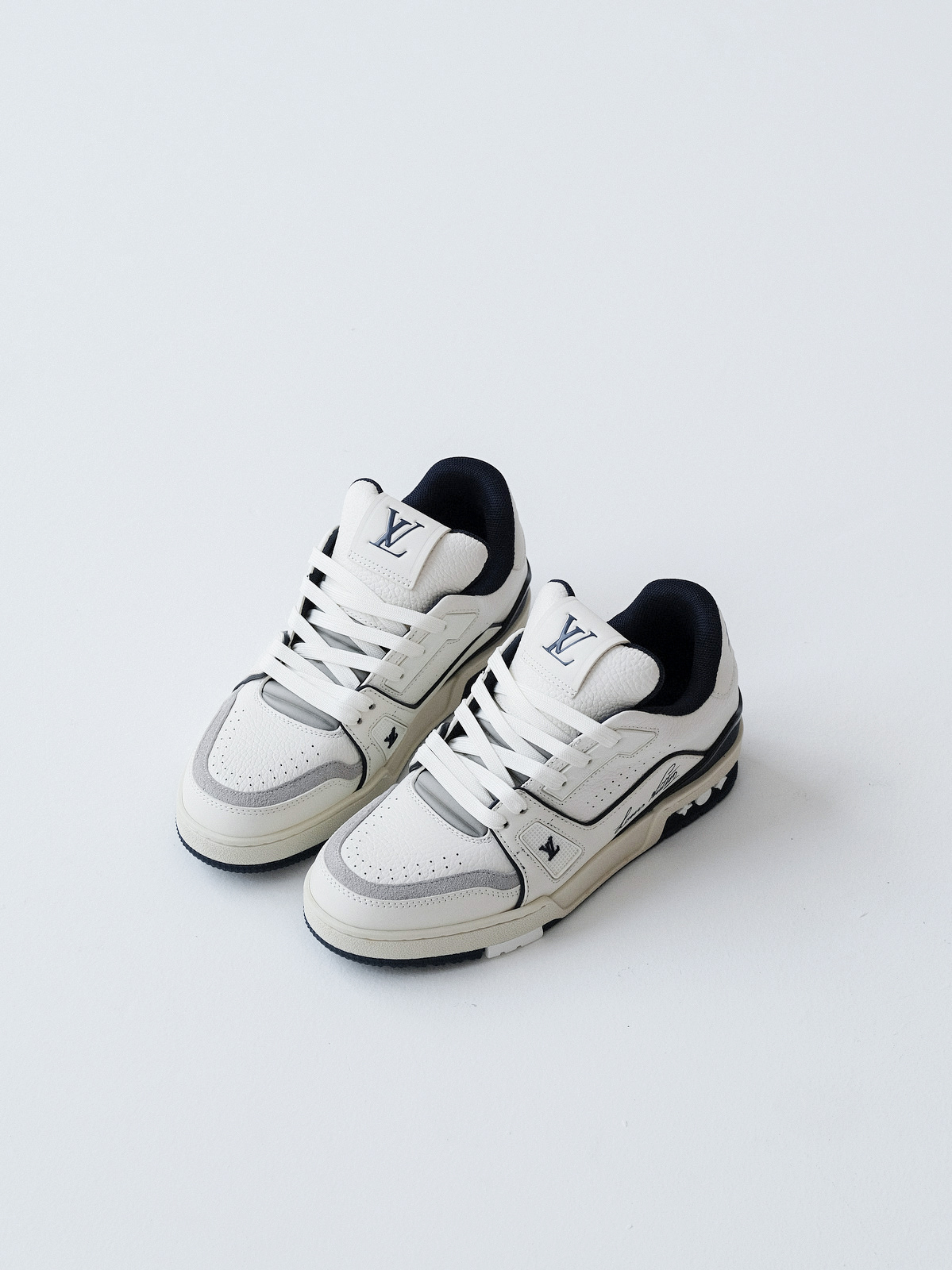 LV trainer Denmark New/New Color Matching Navy Blue with White