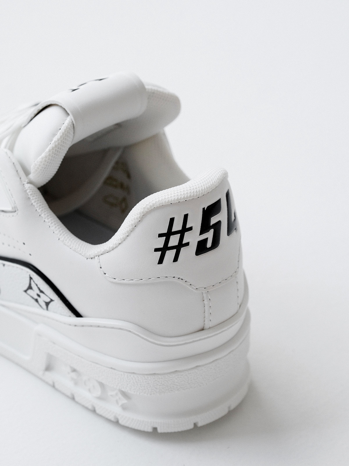 LV Murakami Takashi co-branded new logo Trainer