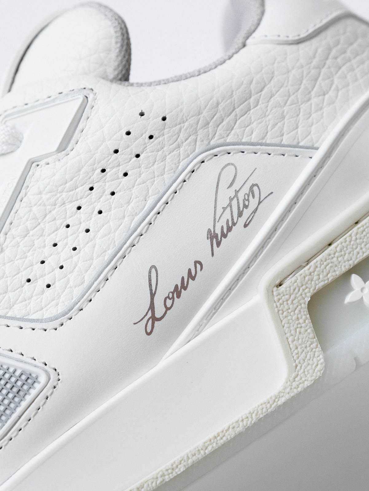 LV trainer Denmark new/cement grey shoes