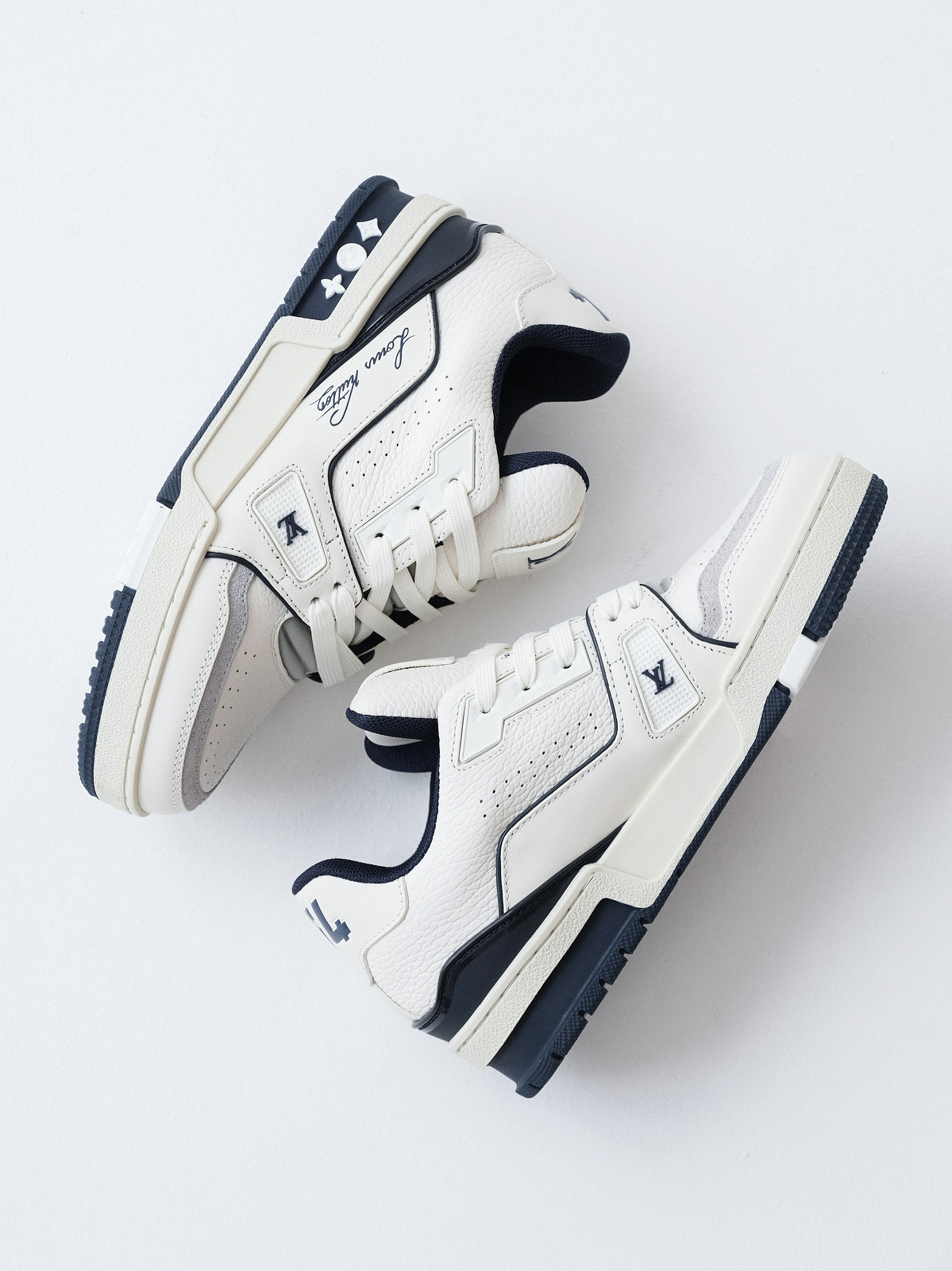 LV trainer Denmark New/New Color Matching Navy Blue with White