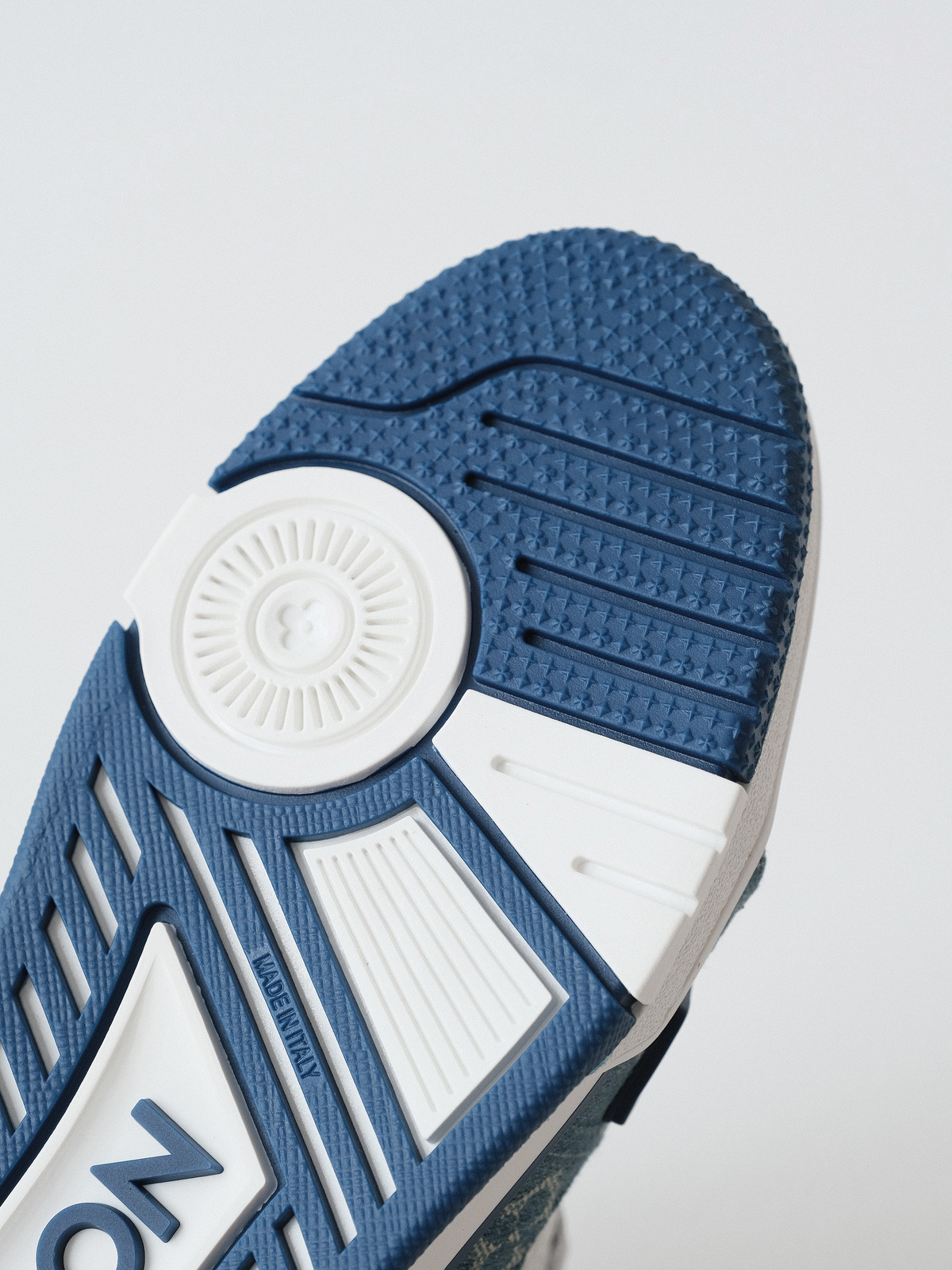 LOUIS VUITTON Trainer denim blue