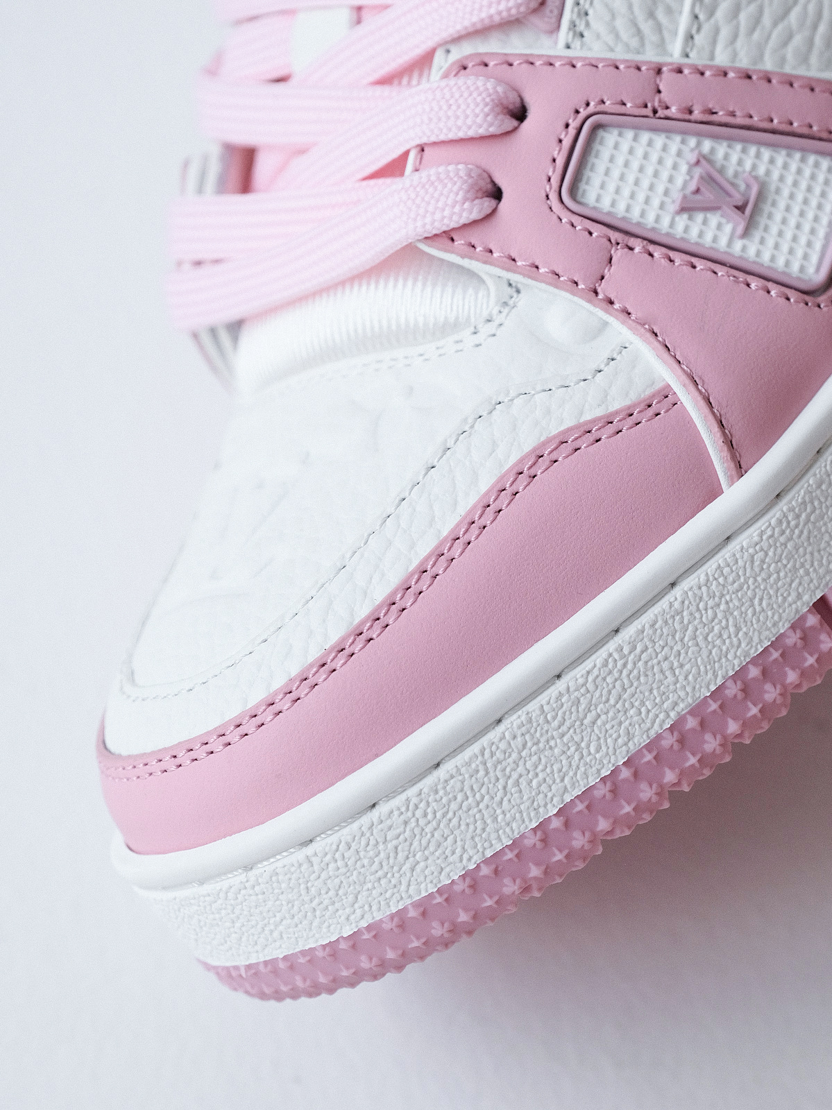 LV Trainer cherry blossom powder