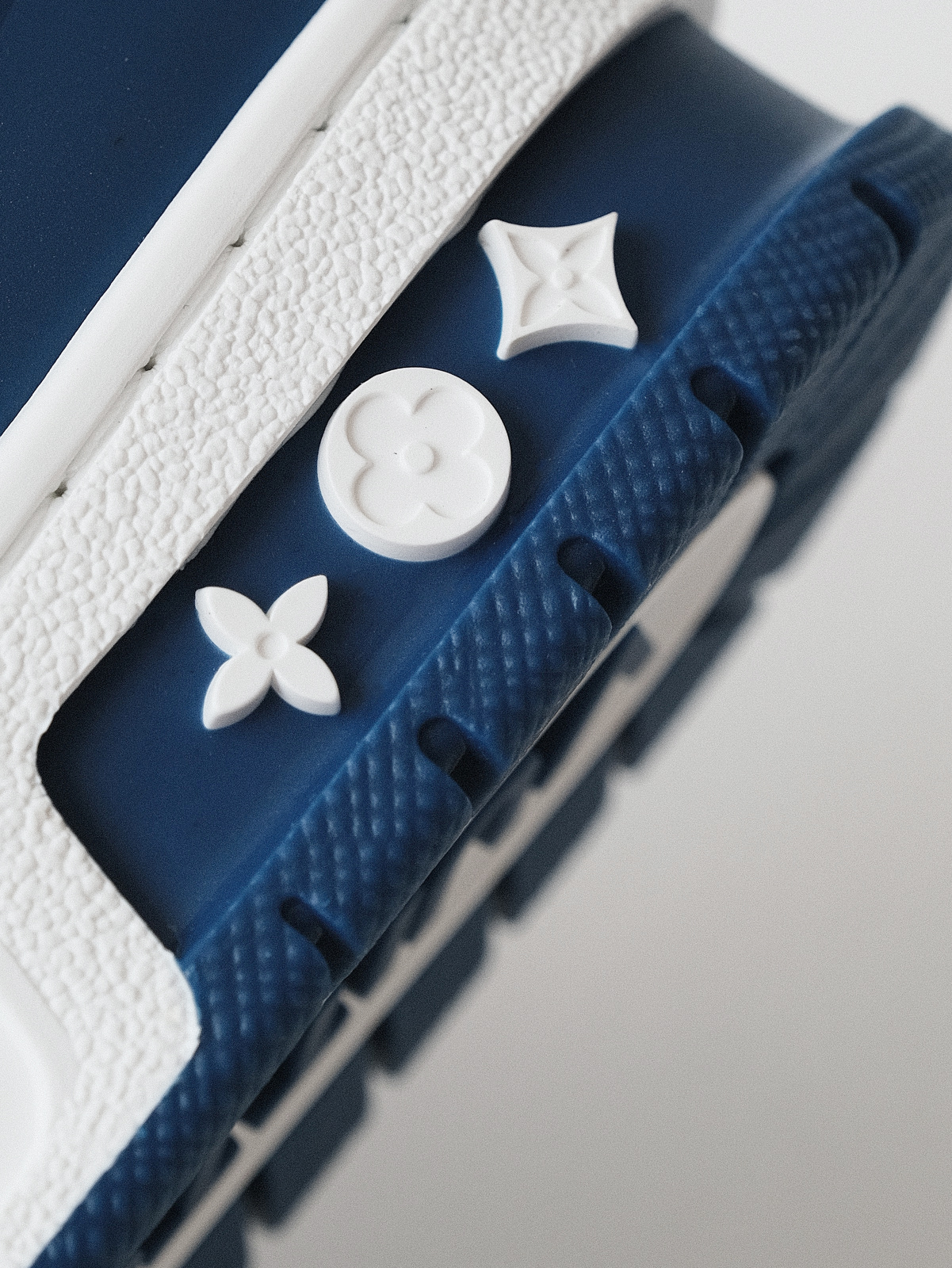 LOUIS VUITTON Trainer denim blue