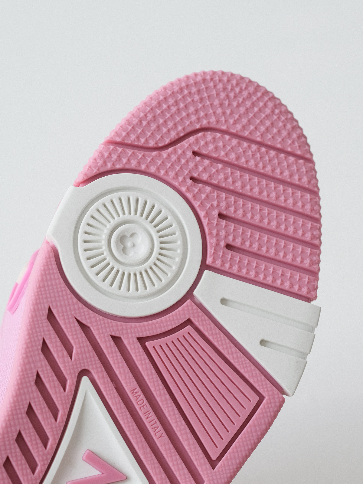 LOUIS VUITTON Trainer cow leather ladies pink.