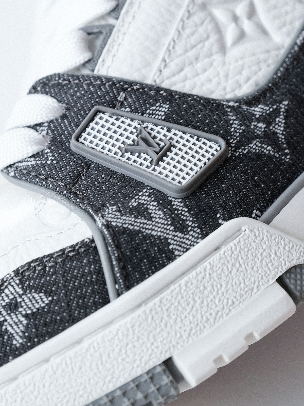 LV trainer Denmark's new/new color matching denim grey sneakers