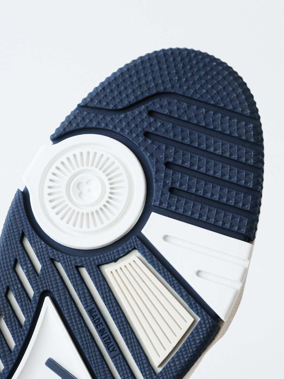 LV trainer Denmark New/New Color Matching Navy Blue with White