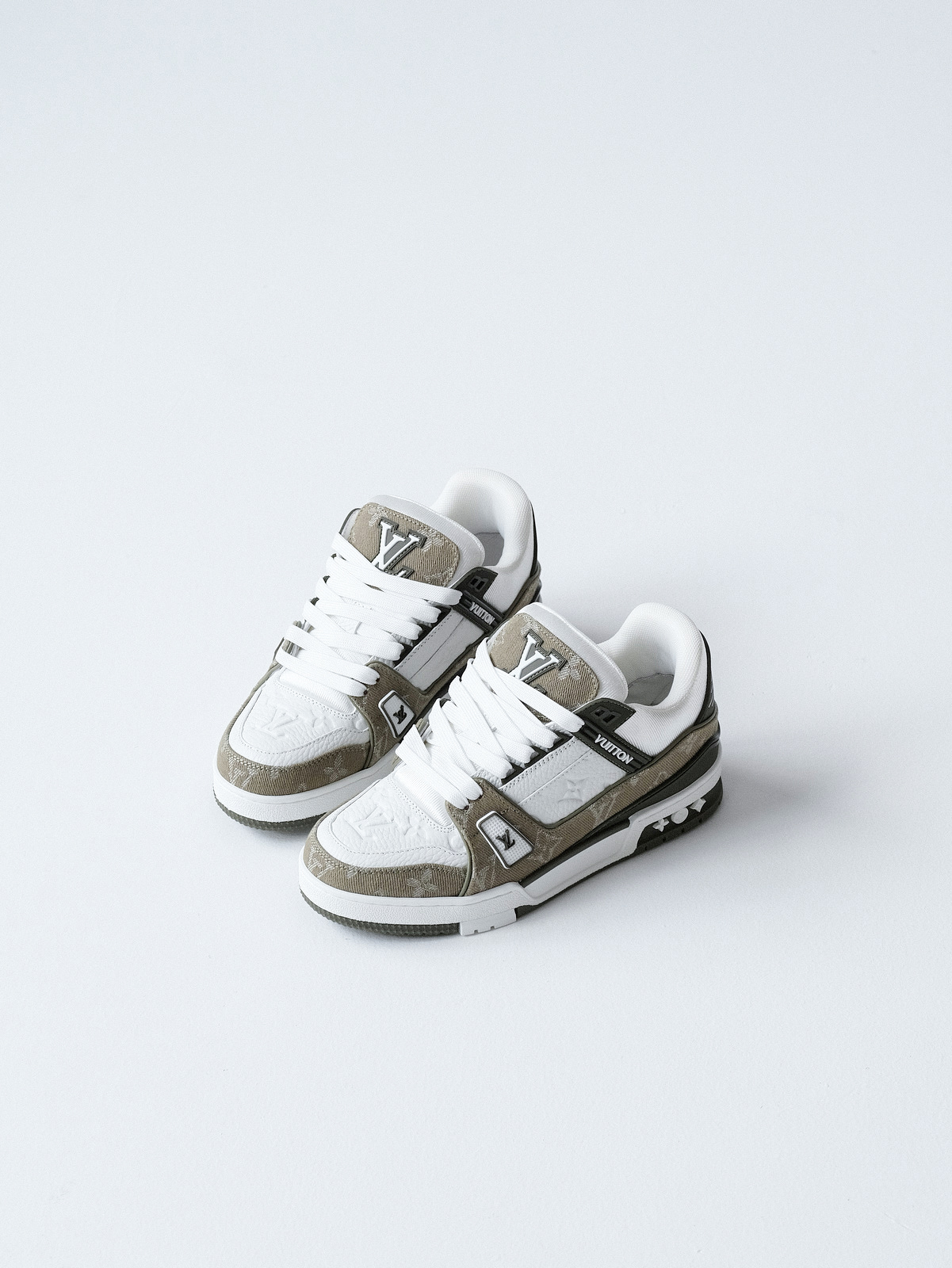 LOUIS VUITTON Trainer cow leather khaki green for men and women.