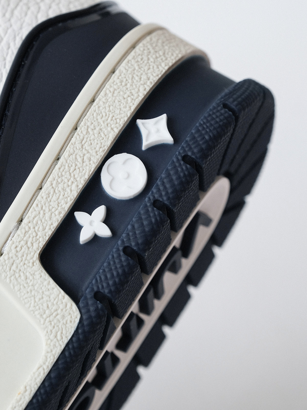 LV trainer Denmark New/New Color Matching Navy Blue with White