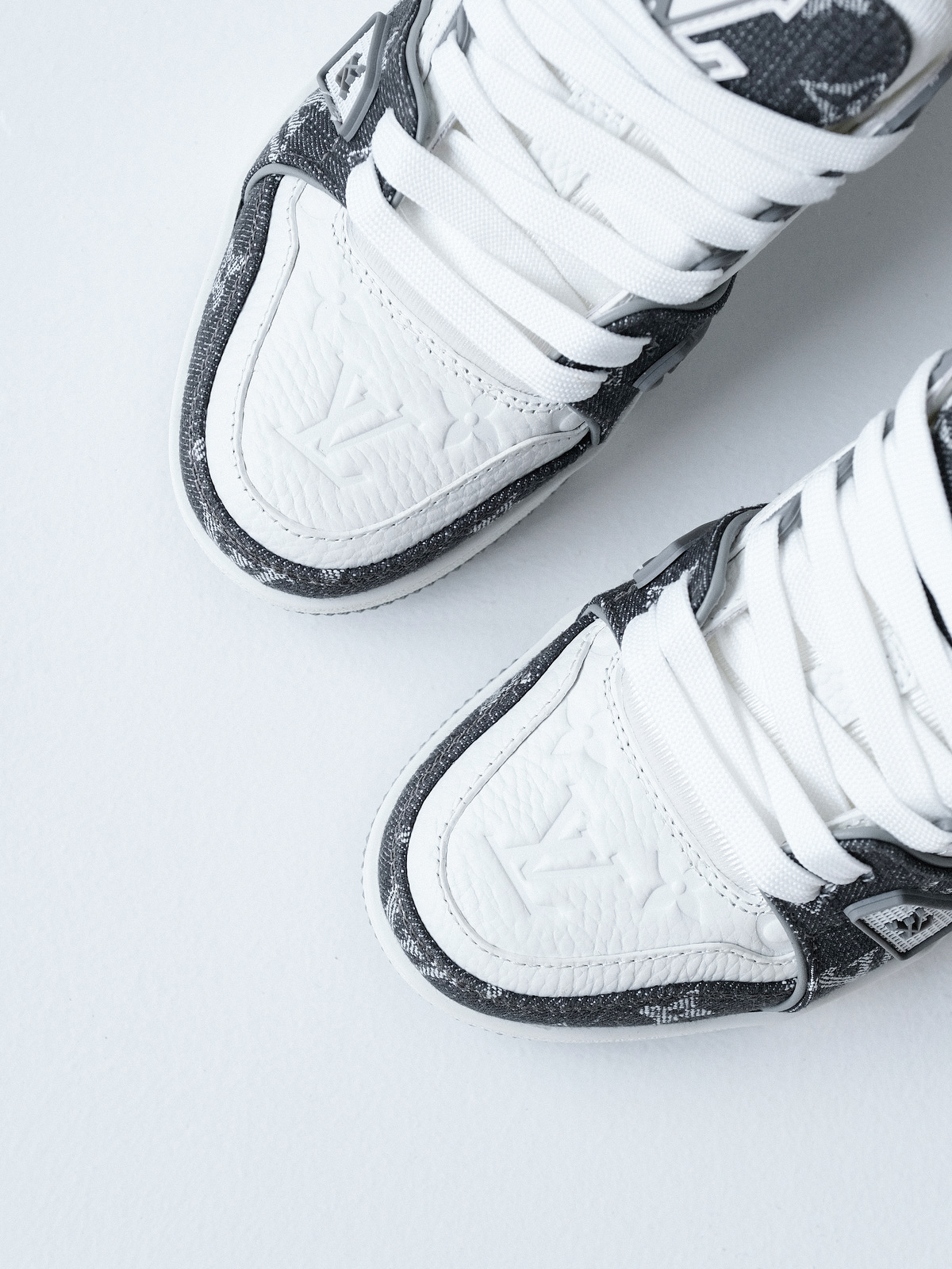 LV trainer Denmark's new/new color matching denim grey sneakers