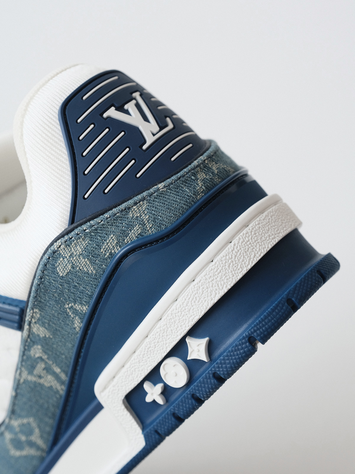 LOUIS VUITTON Trainer denim blue