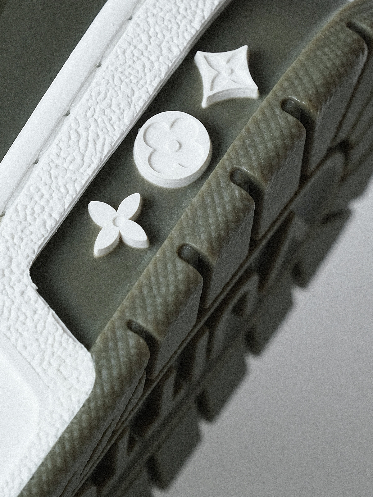 LOUIS VUITTON Trainer cow leather khaki green for men and women.