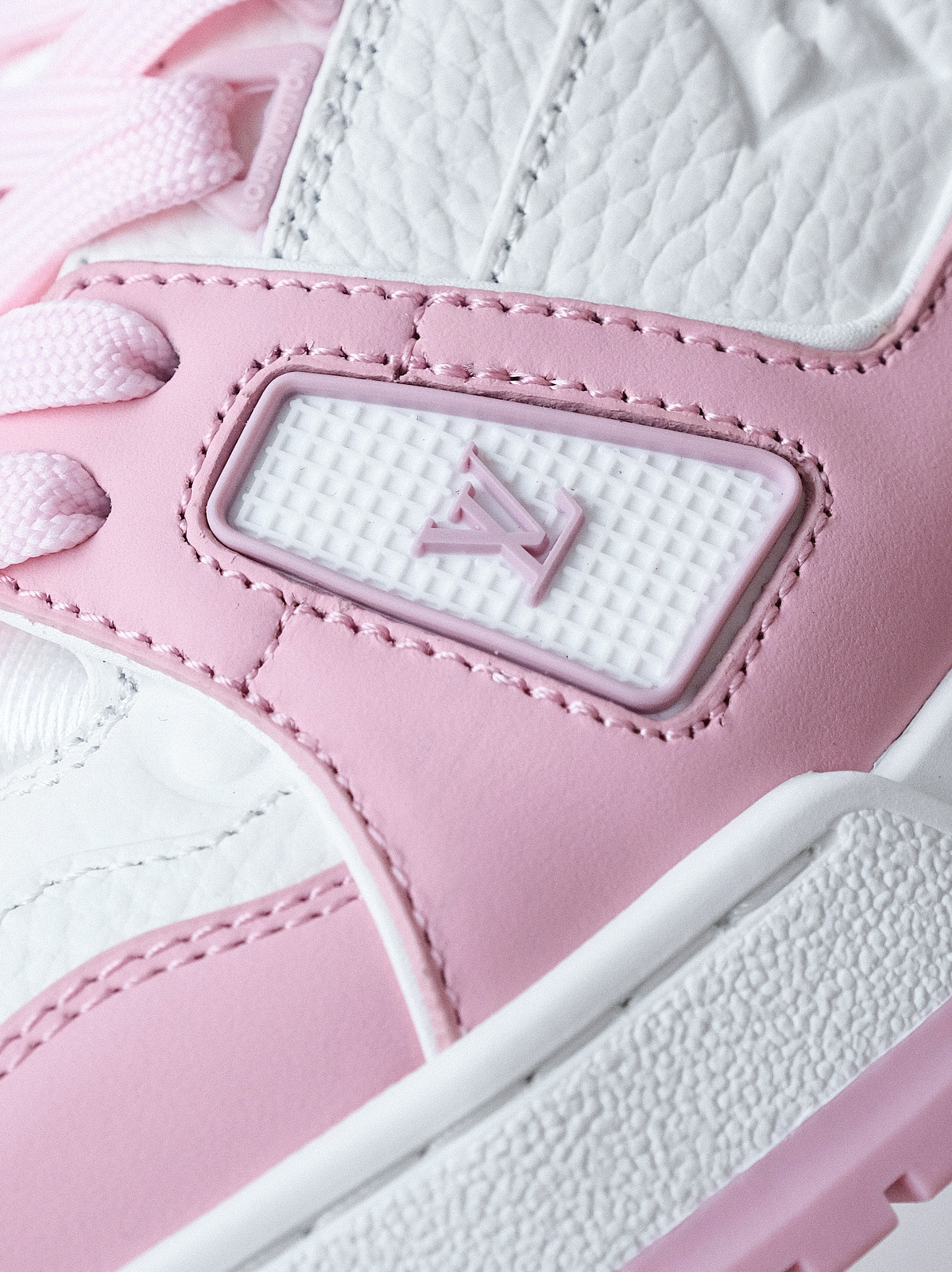 LV Trainer cherry blossom powder
