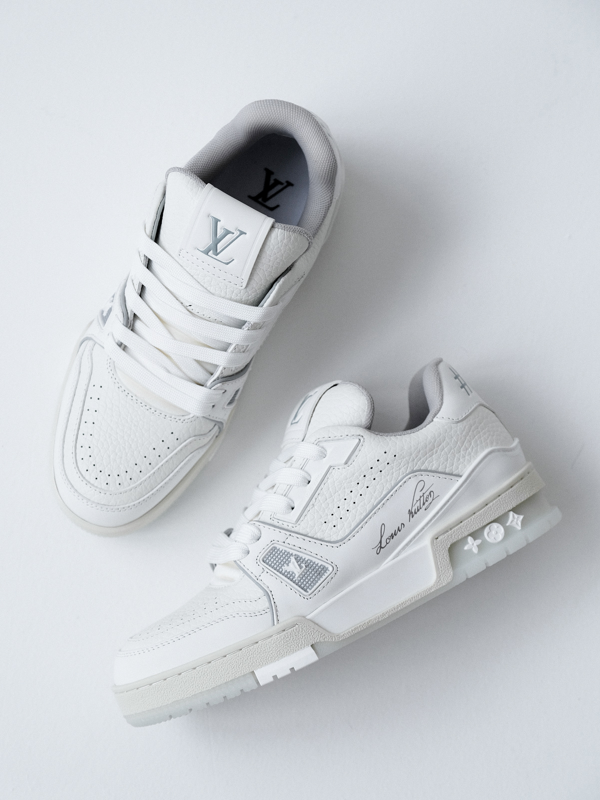 LV trainer Denmark new/cement grey shoes