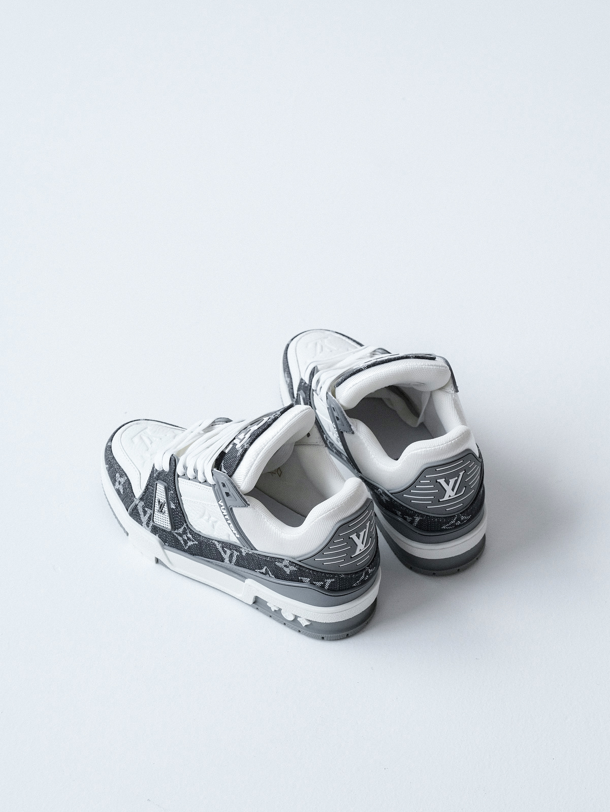 LV trainer Denmark's new/new color matching denim grey sneakers